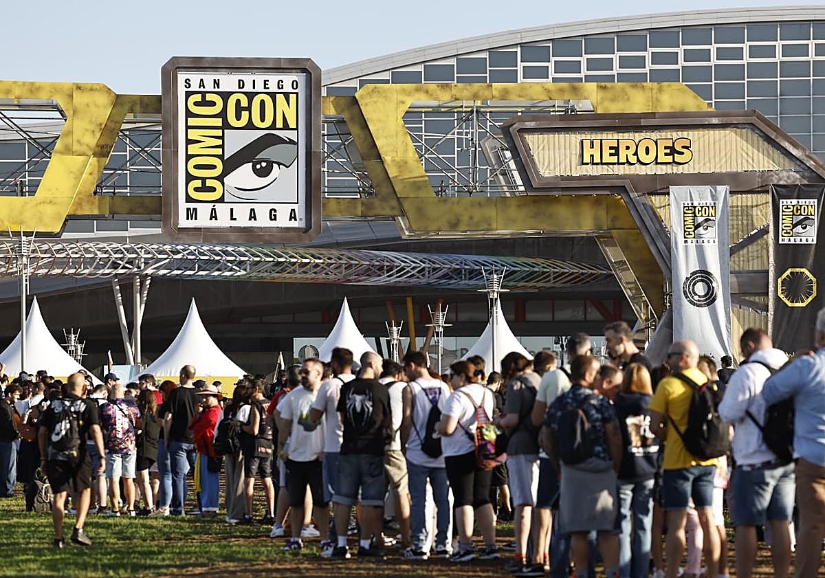 Imagen principal - San Diego Comic-Con Málaga recibe a los héroes: miles de personas acceden ya al paraíso friki