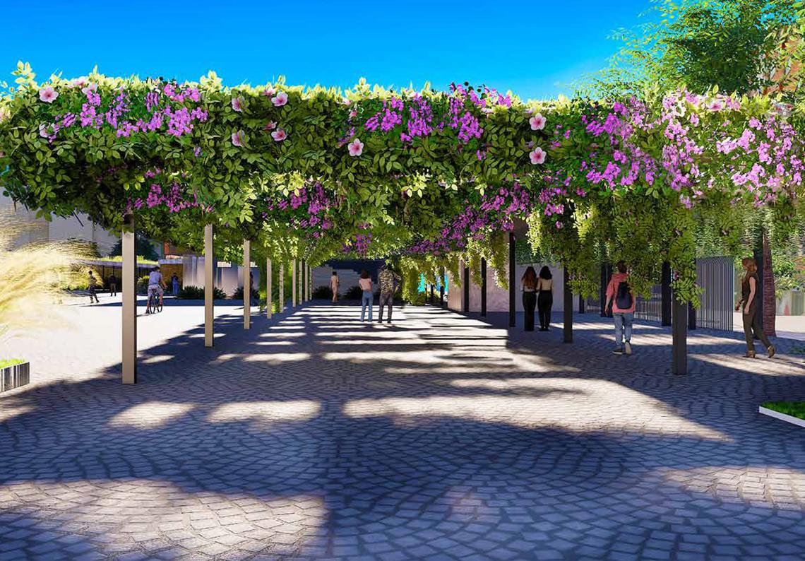 Pérgola floral en la entrada norte.