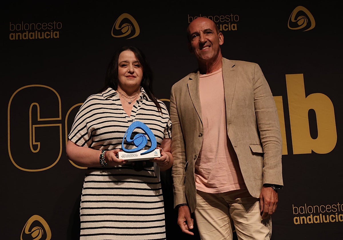 Imagen principal - Mónica González, Enrique Aparicio y Juan Méndez.