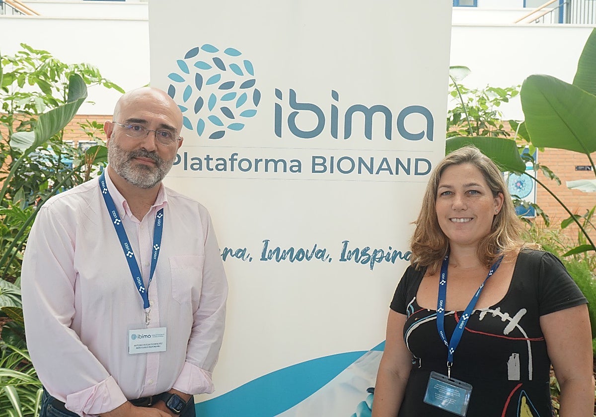 Dos de los investigadores del proyecto, Antonio Rueda e Isabel Barragán.