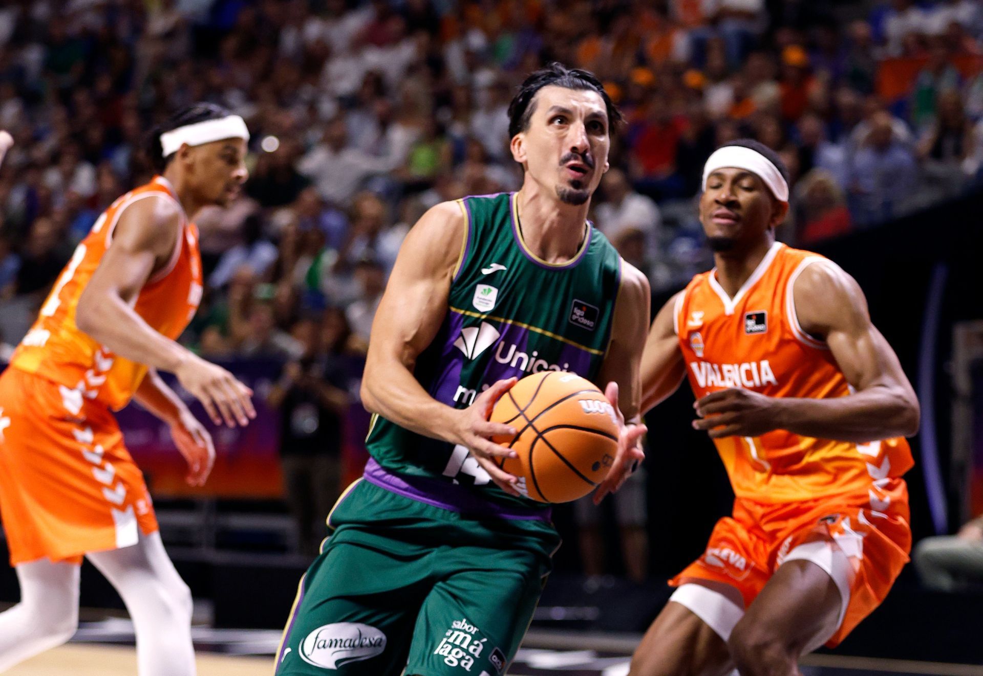 Unicaja-Valencia Basket: las mejores fotos de la semifinal de la Supercopa 2025