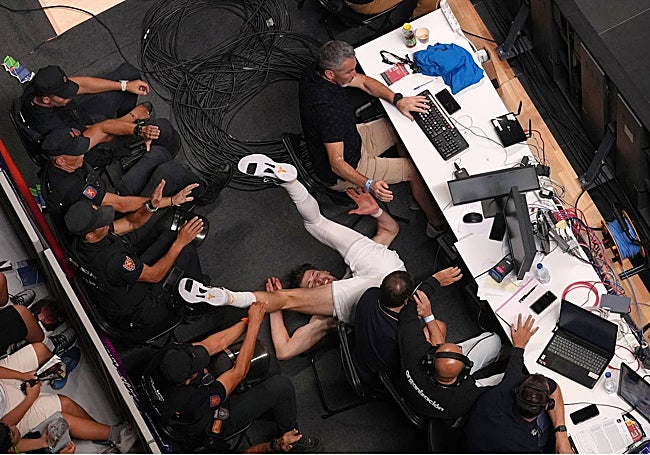 Kramer se tiró a por un balón que salió por la línea de fondo.