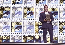 Bayona recibe el premio 'Epic Vision' en la Comic-Con: «Es súper especial porque viene de los fans»