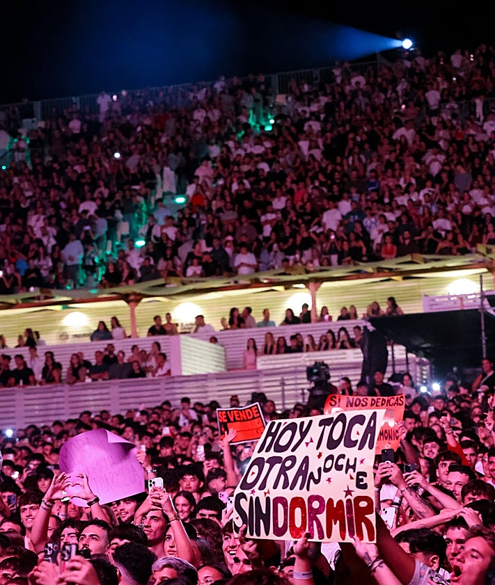 Imagen secundaria 2 - Más imágenes del concierto de Mora, en Marenostrum. 
