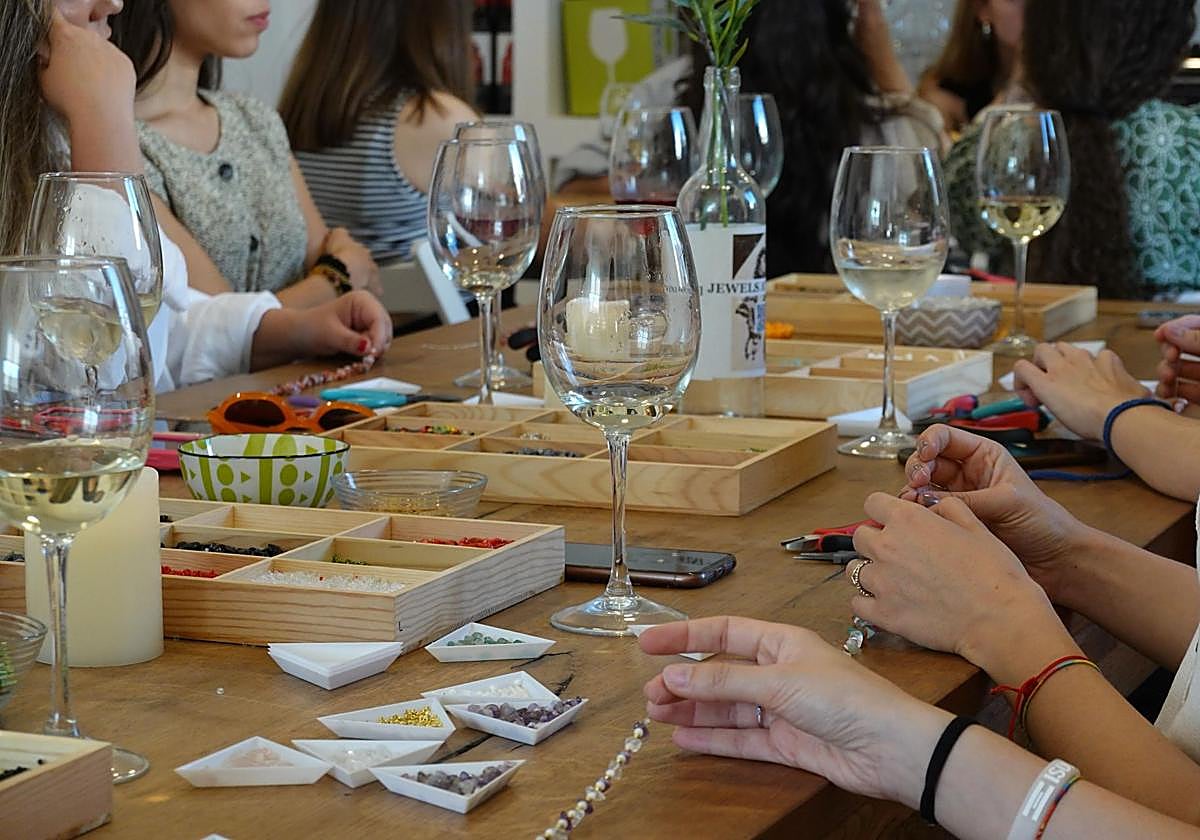 Jewels & Wine: descubre la nueva experiencia que está revolucionando el ocio en Málaga