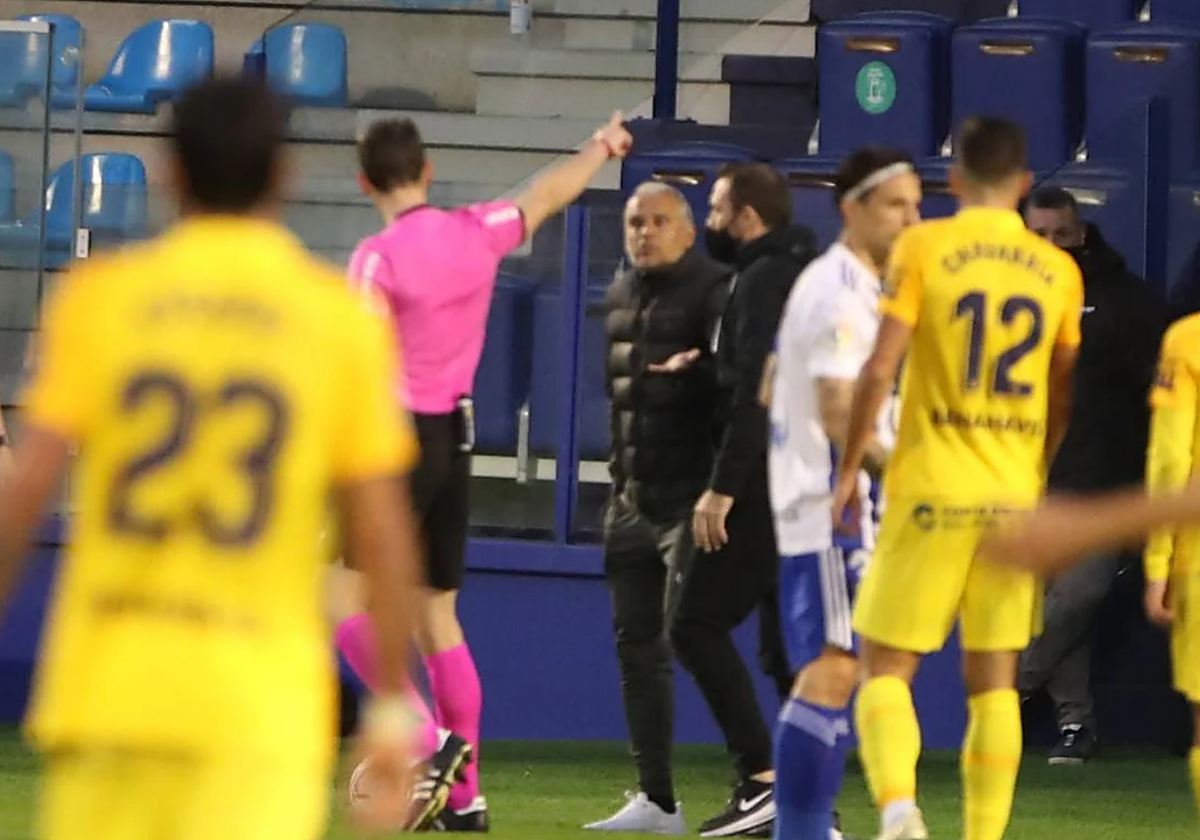 Pellicer, en su expulsión en Ponferrada en la campaña 2020-21, la primera en el Málaga.