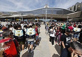 La gran afluencia al evento puso a prueba las dimensiones del palacio.