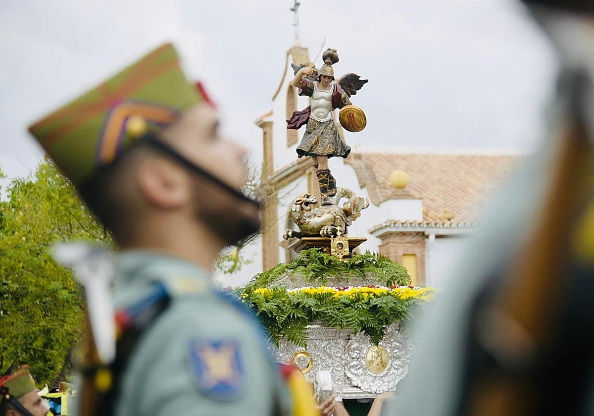 Procesión de San Miguel con la custodia del IV Tercio de la Legión de Ronda.