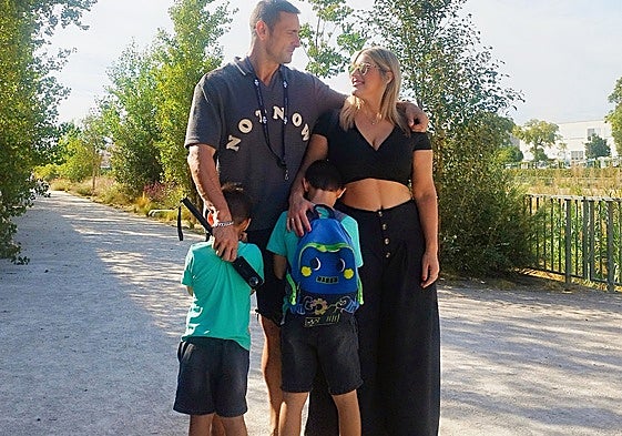 David Alcalde y Laura Casquero son los padres de un niño autista de siete años.