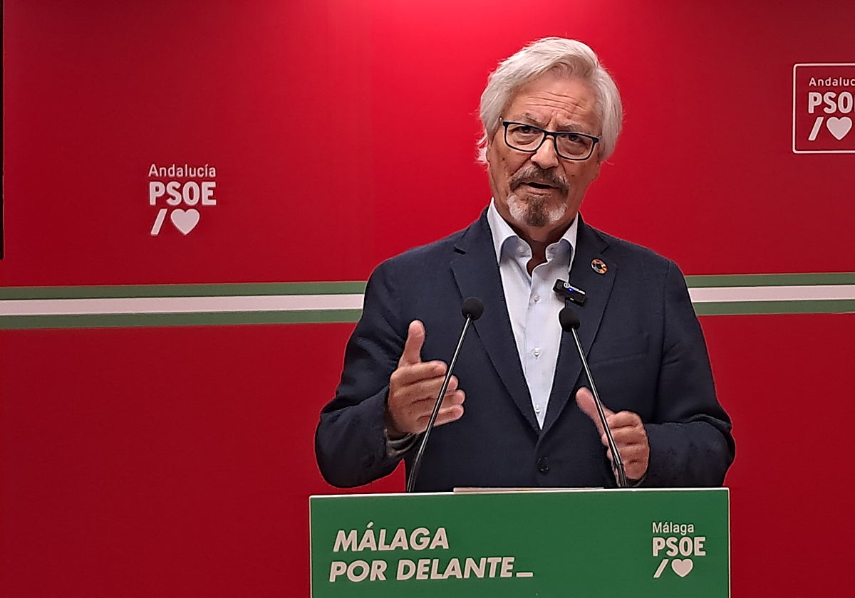 Rafael Granados, esta mañana, en la sede provincial socialista.