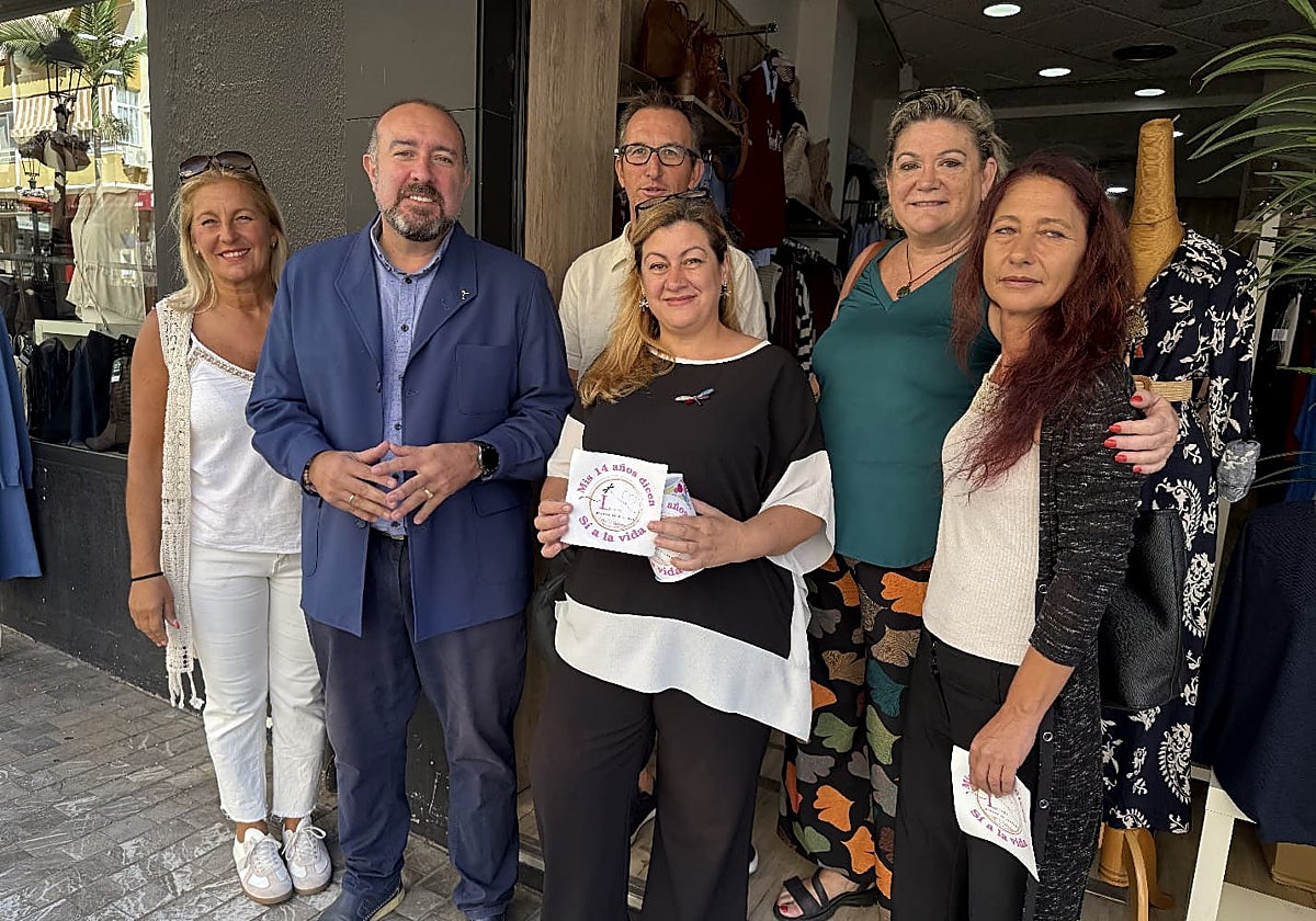 La familia, a través de la asociación El Vuelo de las Libélulas, ha iniciado una campaña de recaudación de fondos en colaboración con los comerciantes y con el apoyo del Ayuntamiento.
