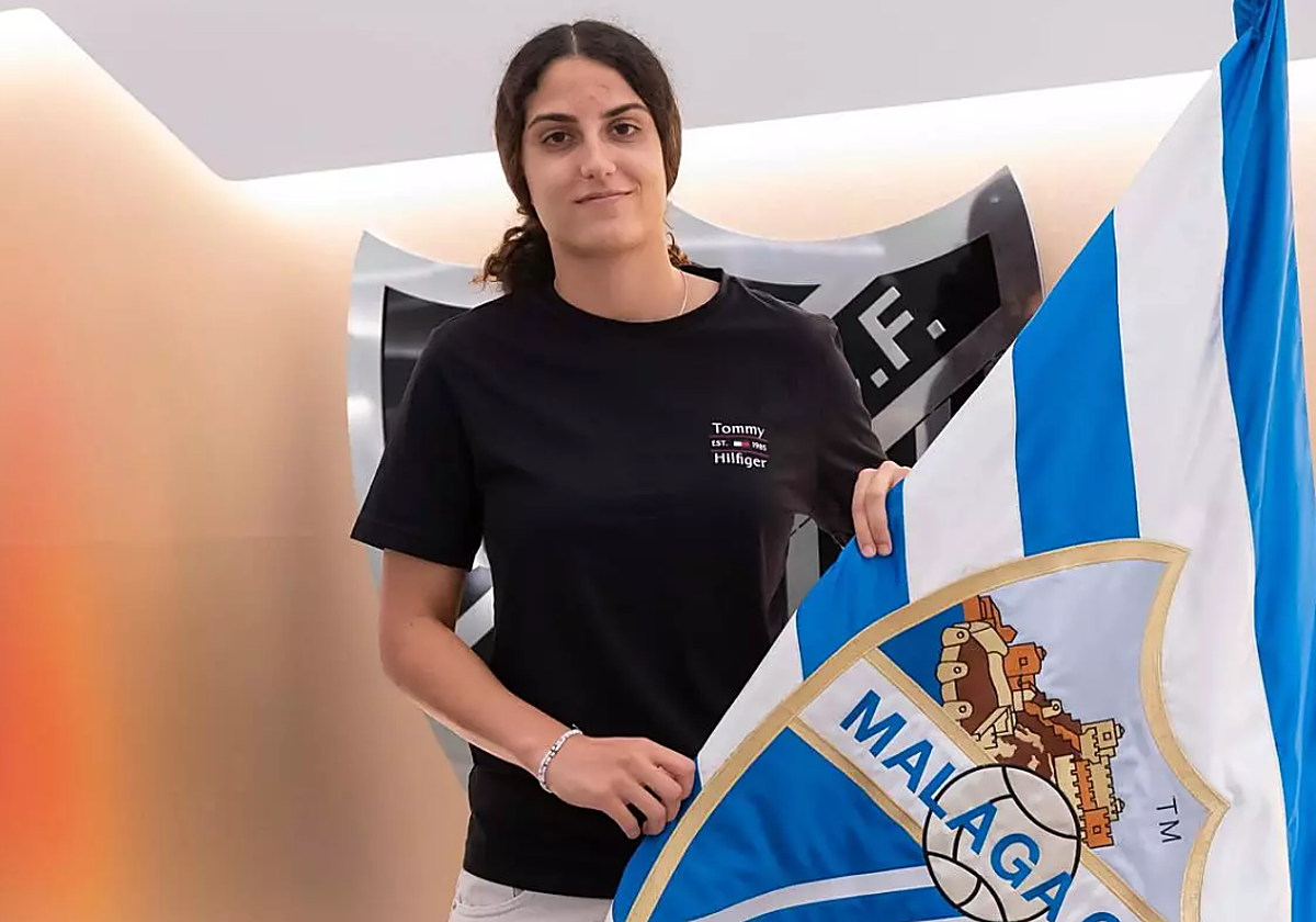 Amor Leigh, en su primera foto oficial como malaguista.