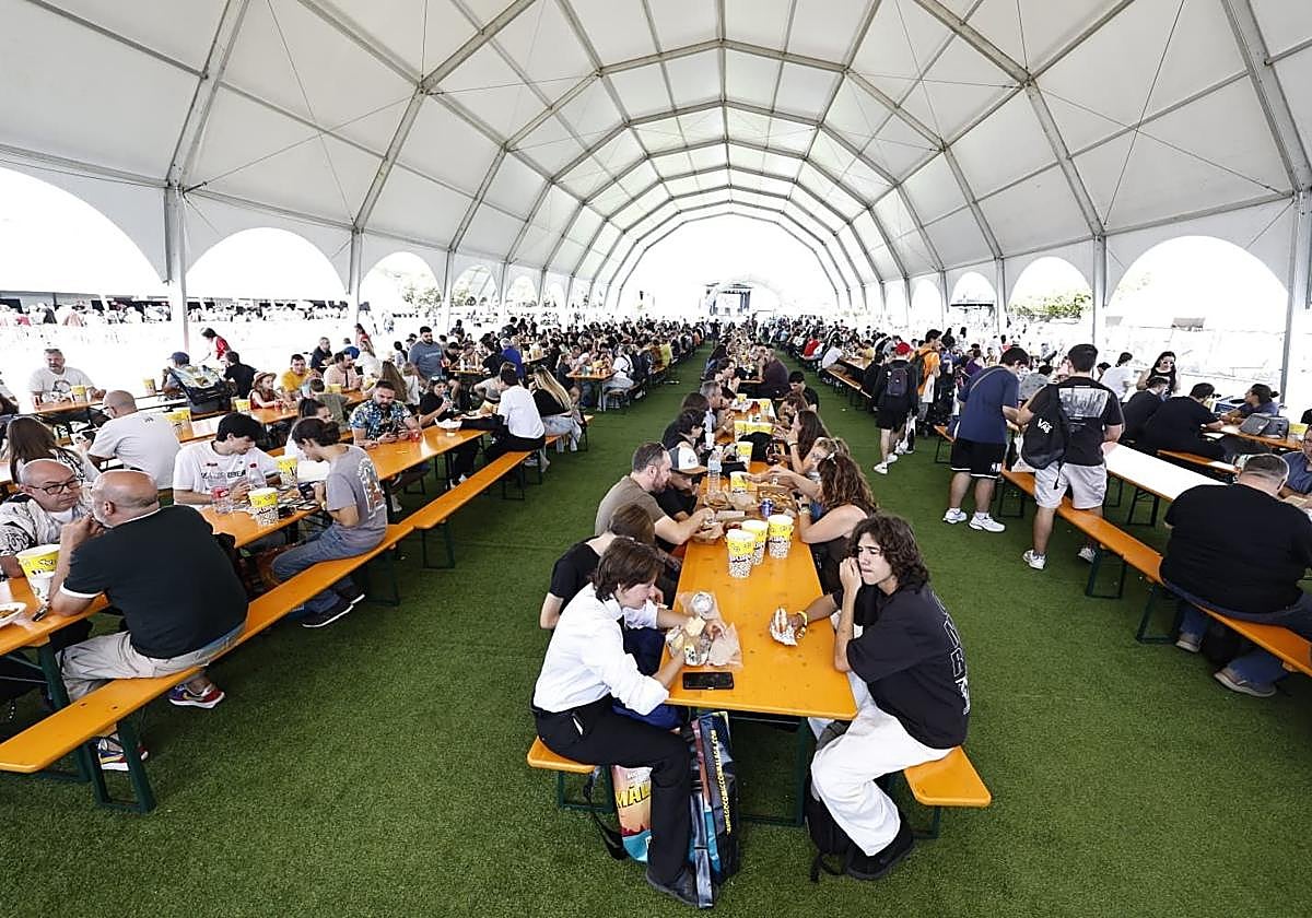 Zona de restauración de la Comic-Con celebrada en el Palacio de Ferias