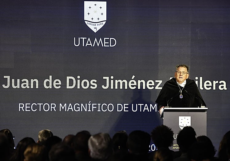 El rector de Utamed durante su discurso.