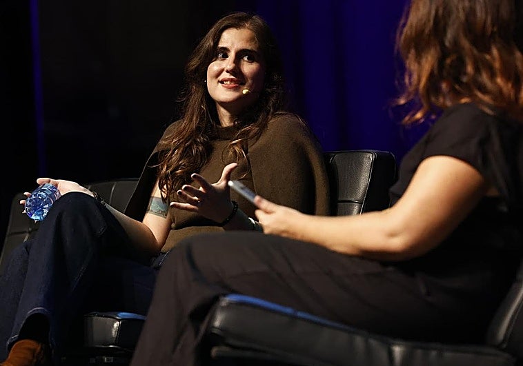 Sofía López conversa con Nuria Triguero durante Sun&Tech.