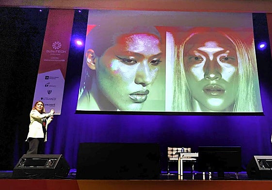 Diana Núñez y Rubén Cruz, de The Clueless Agency, en su presentación