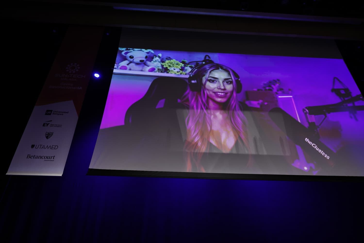 Sun and Tech Málaga regresa con 'Gente revolucionarIA'. Ponencia 'Existo, luego pienso', Diana Núñez y Rubén Cruz, de The Clueless Agency, hablan sobre Aitana, una de las IA influencer más seguidas 