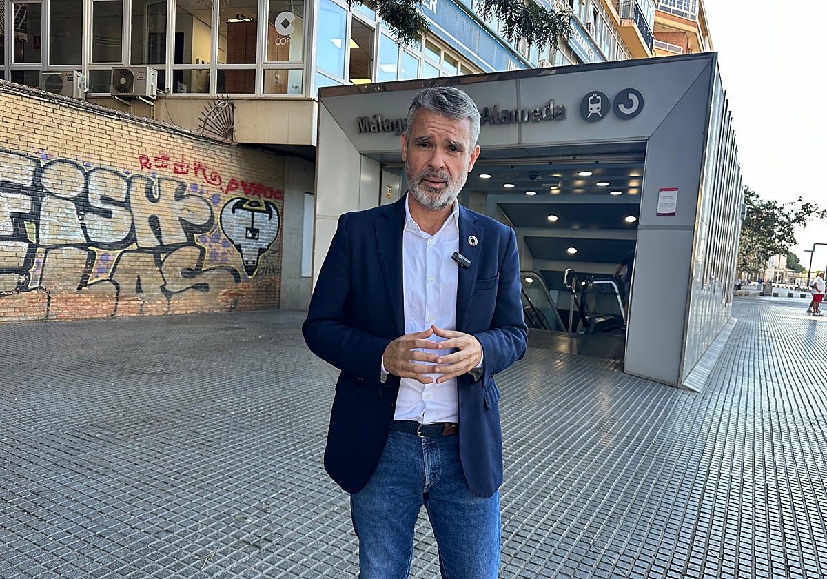 Bernal, en una de las bocas del Cercanías en la capital.