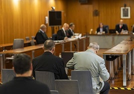 El sacerdote de Barcelona Custodio Ballester, en la sala de la Audiencia Provincial de Málaga.