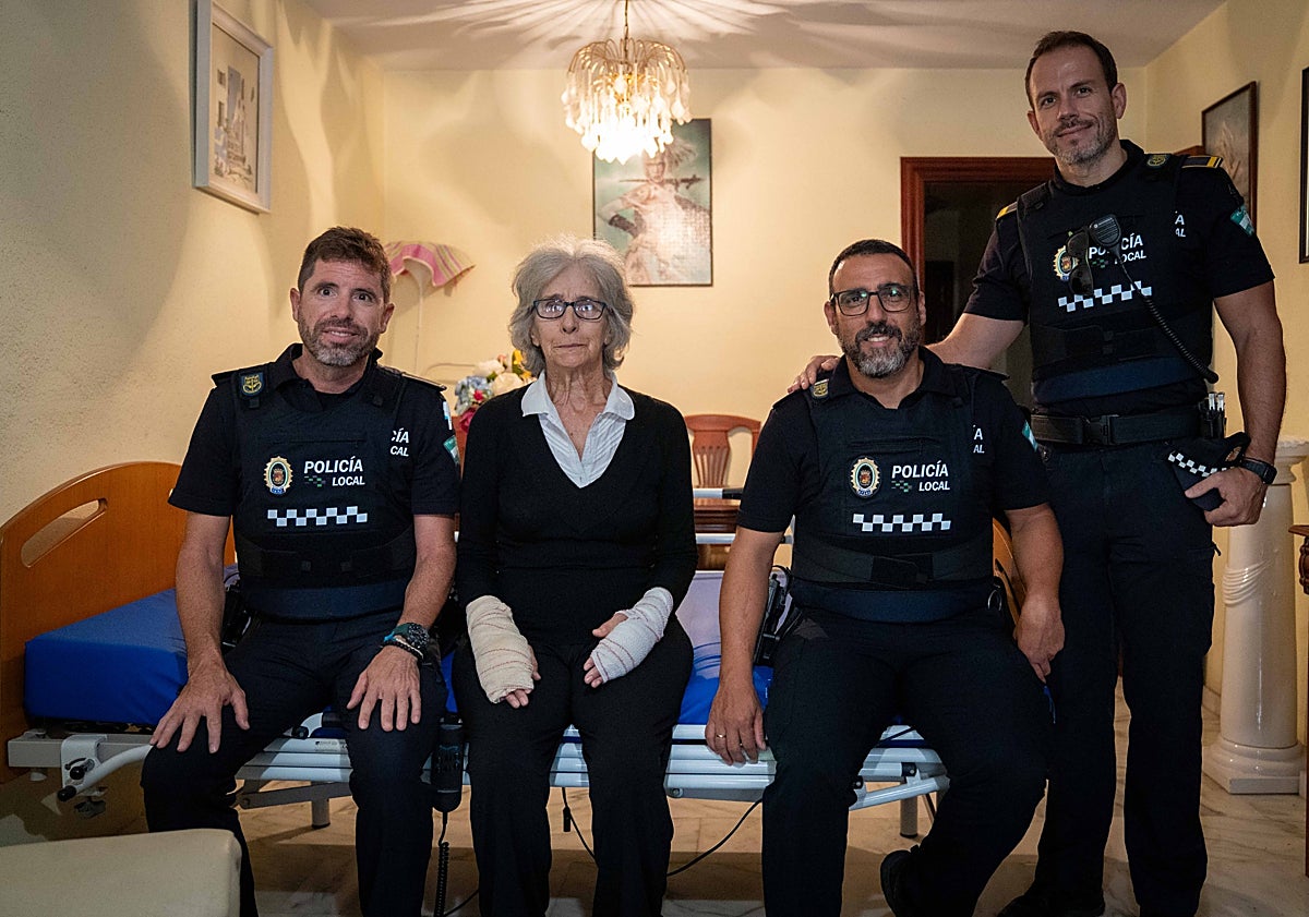 Imagen principal - La cara más humana de la Policía: una cama ortopédica para María Elena, herida grave en un atropello