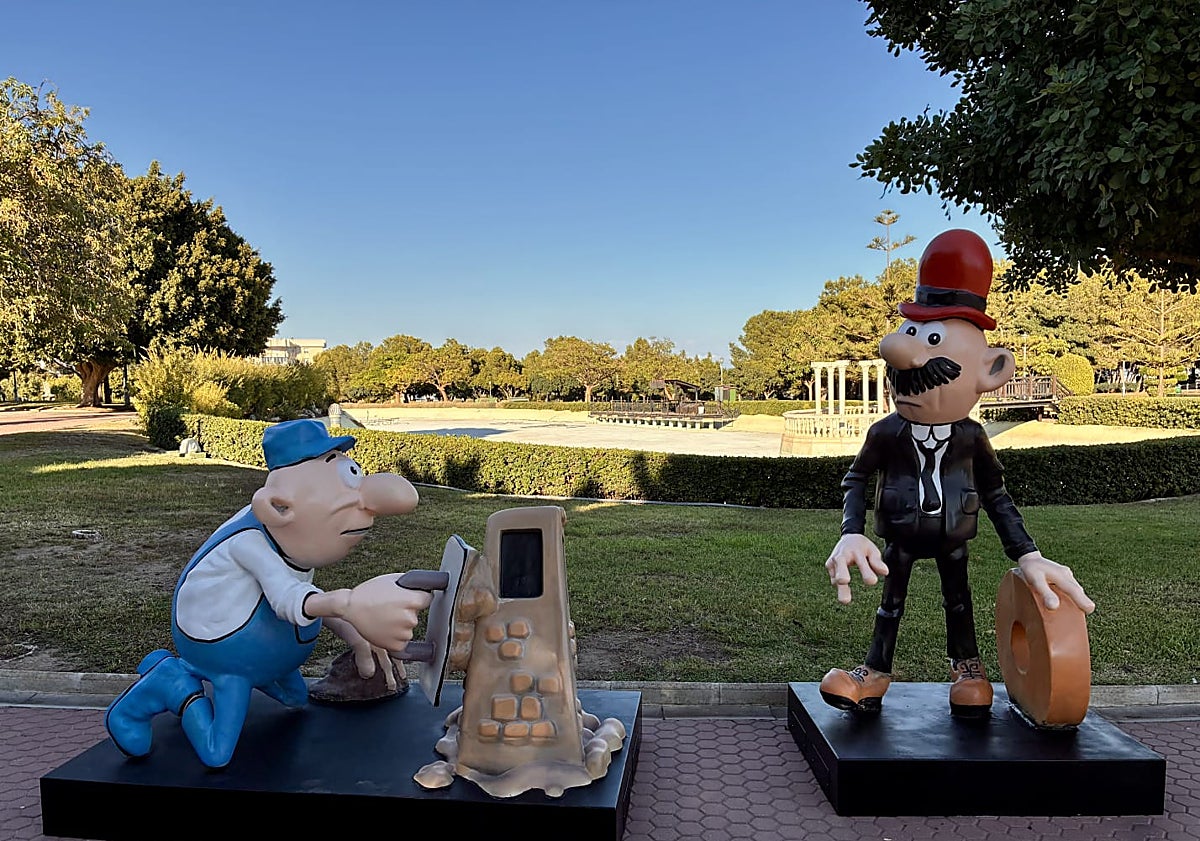 Imagen principal - Mortadelo y Filemón ya están en el Parque de la Batería de Torremolinos