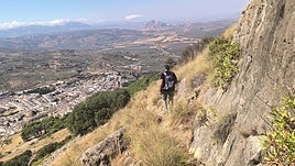 El sendero recorre la sierra de la Virgen de Gracia