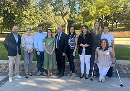 Barón con varios de sus concejales, anunciando la aprobación de los 10 millones de euros