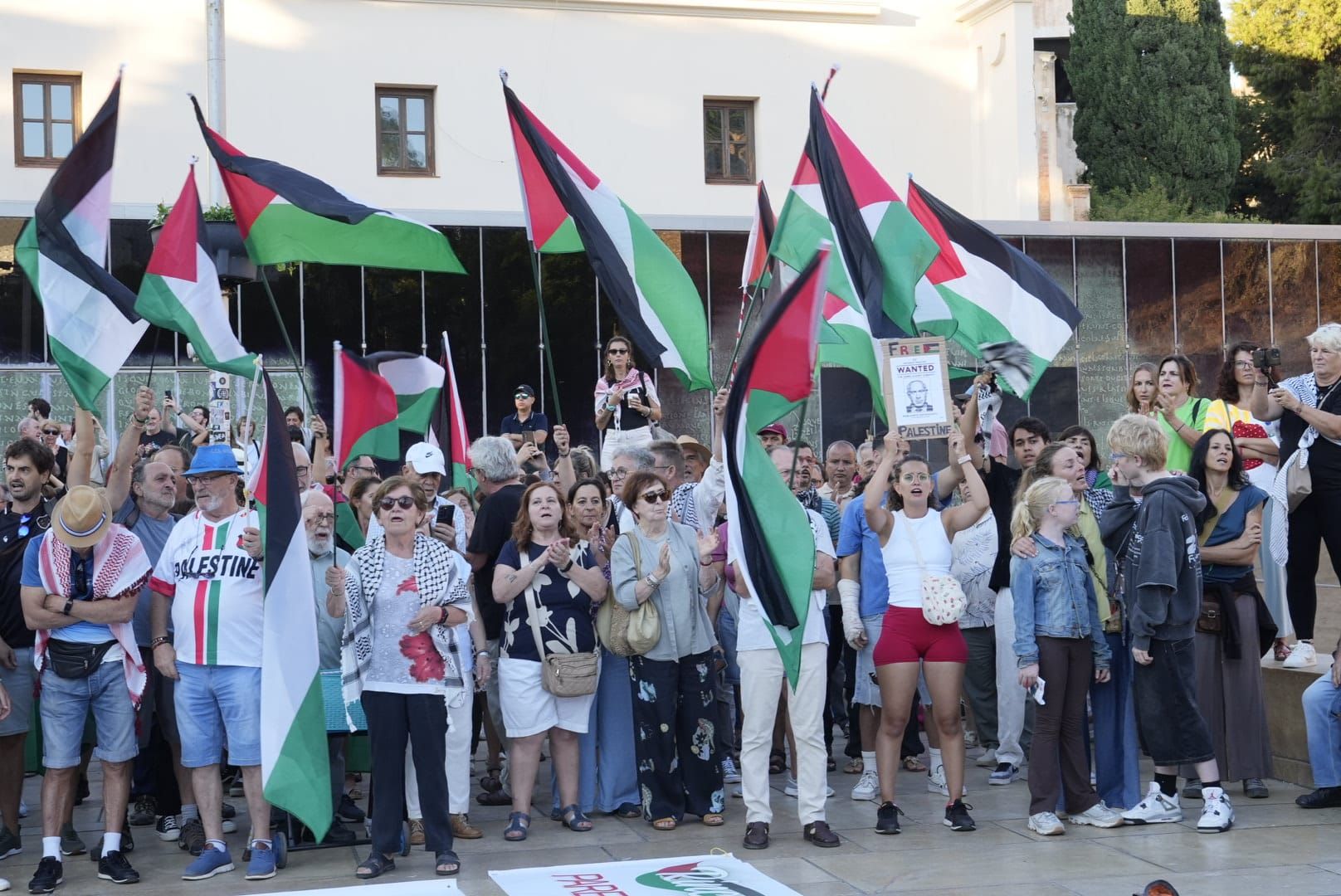 La protesta en Málaga por la flotilla de Gaza, en imágenes