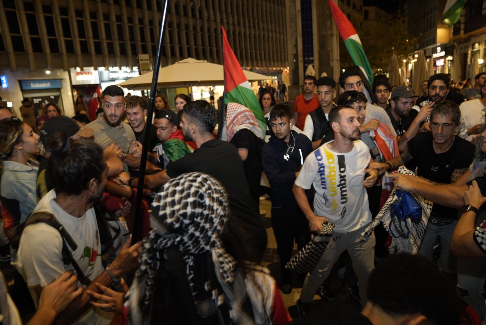 La protesta en Málaga por la flotilla de Gaza, en imágenes