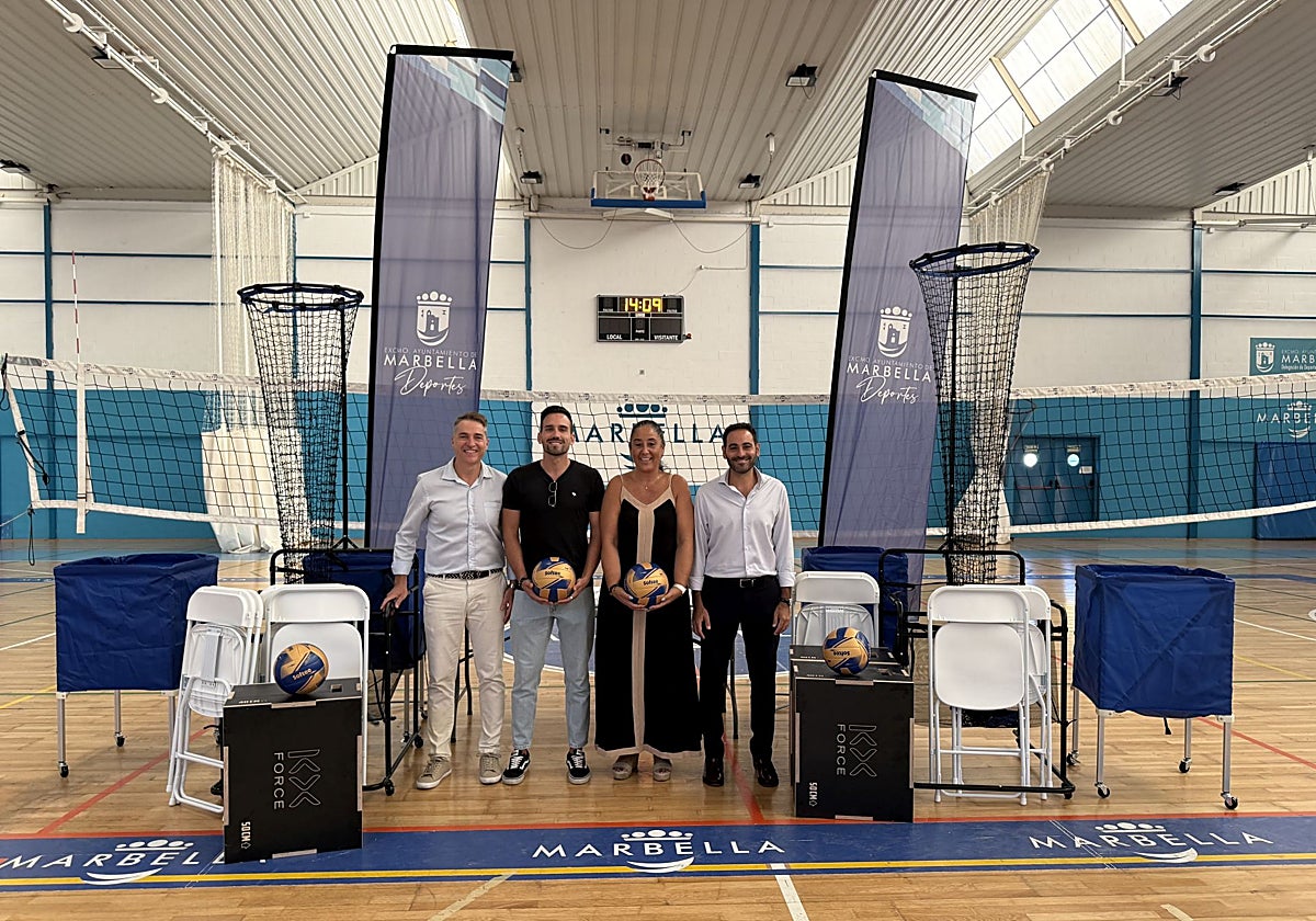 El Ayuntamiento ha mostrado su apoyo al equipo de Superliga 2 del CD Costa del Voley, que arranca este sábado día 4 la temporada.