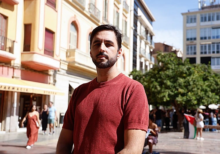 Adrián Borrego no ha podido comunicarse con su hermano desde la madrugada del jueves.