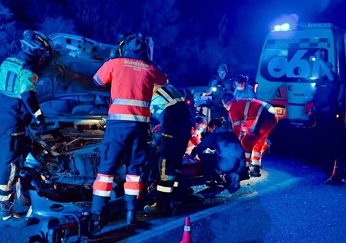 Evacuado al hospital tras una colisión entre dos vehículos en la A-7 a la altura de Estepona