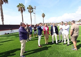 La alcaldesa ha visitado las instalaciones junto al teniente de alcalde de San Pedro y el edil de Deportes.