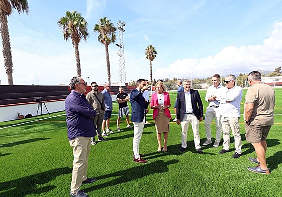 La alcaldesa ha visitado las instalaciones junto al teniente de alcalde de San Pedro y el edil de Deportes.
