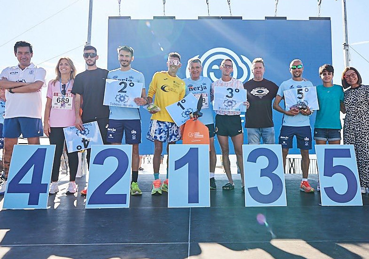 Imagen principal - Tres imágenes de la prueba deportiva celebrada este domingo en Nerja, a la que ha acudido la laureada atleta granadina.