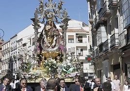 La Virgen del Rosario a pleno sol a mediodía de este domingo 5 de octubre en Antequera