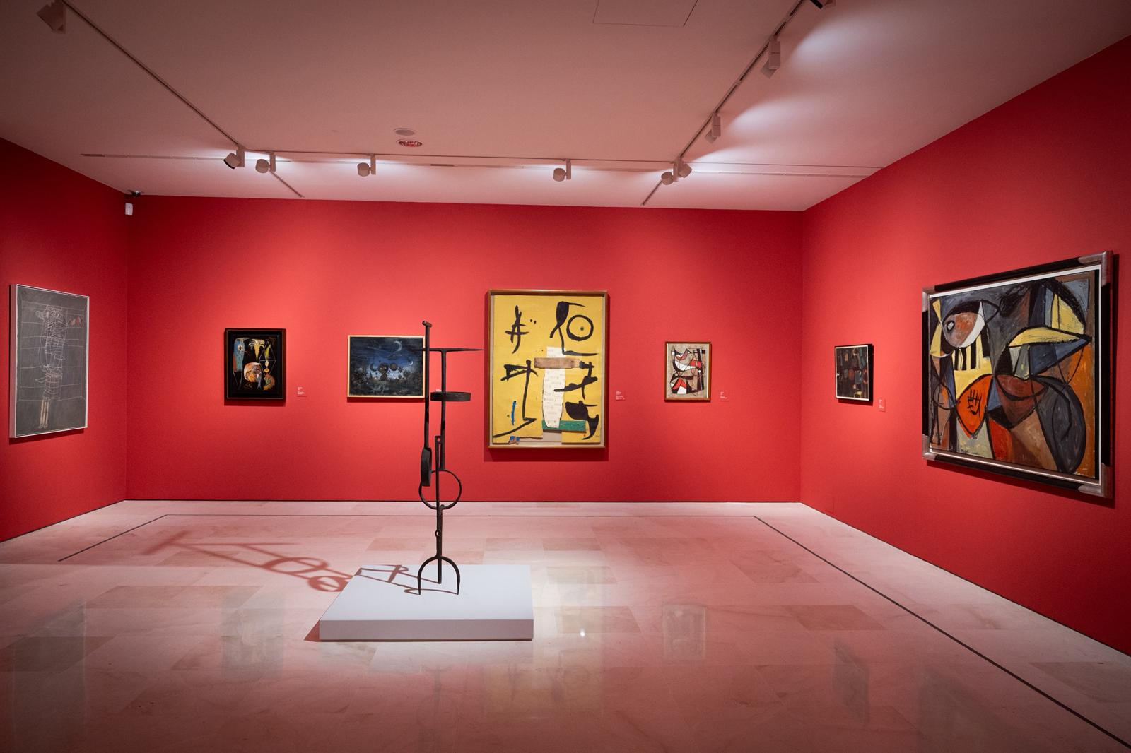 La exposición &#039;Telúricos y primitivos. De la Escuela de Vallecas a Miquel Barceló&#039;, en imágenes