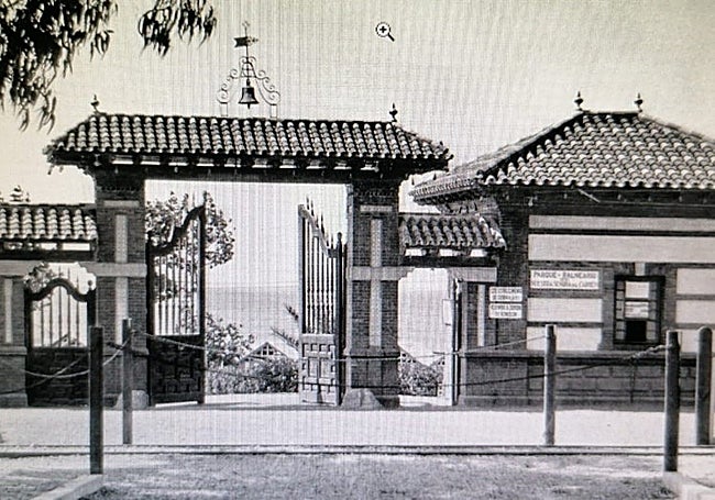 Imagen de la campana en el mismo sitio en los años 50.