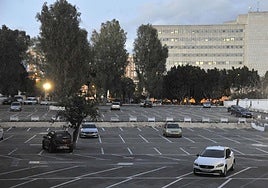 Aparcamientos del Hospital Civil, donde se ubicará el nuevo centro sanitario.