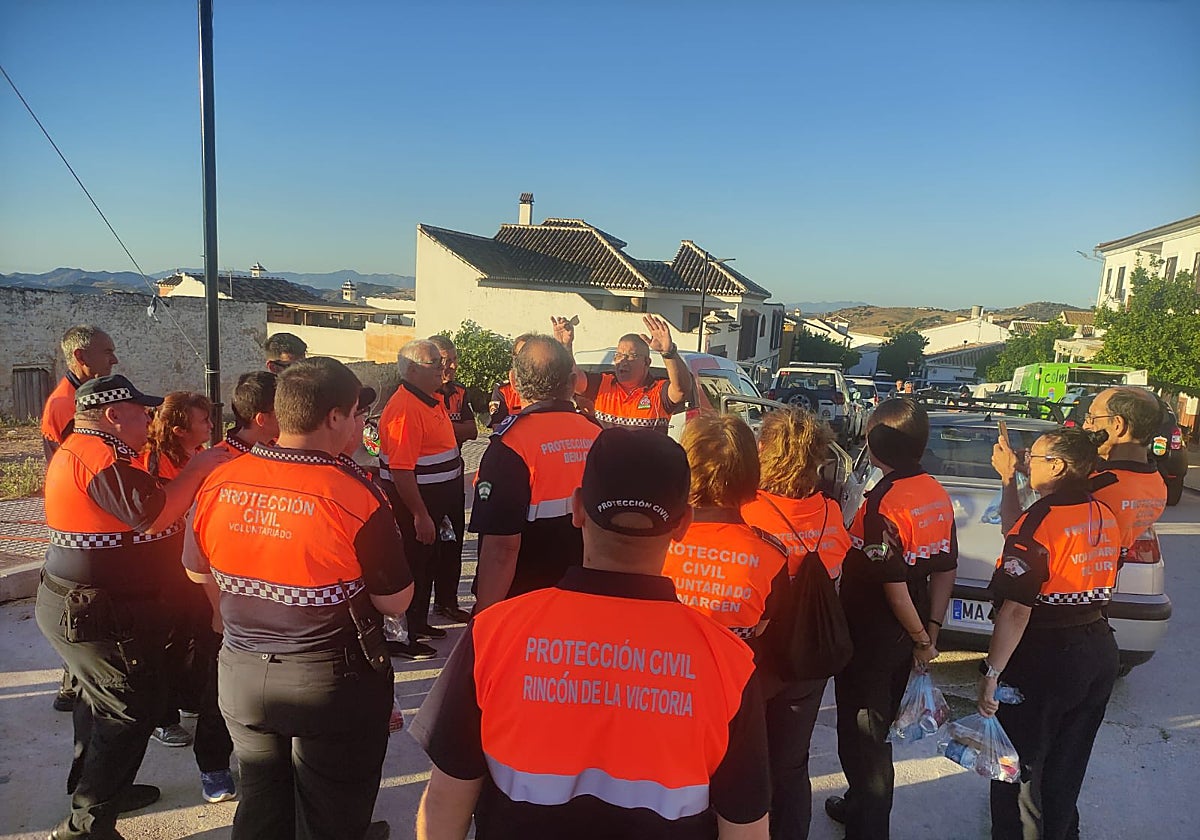 Miembros de Protección Civil de Rincón de la Victoria durante un servicio.