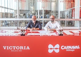 Luís Bermúdez y Sergio Ragel durante la firma del acuerdo.