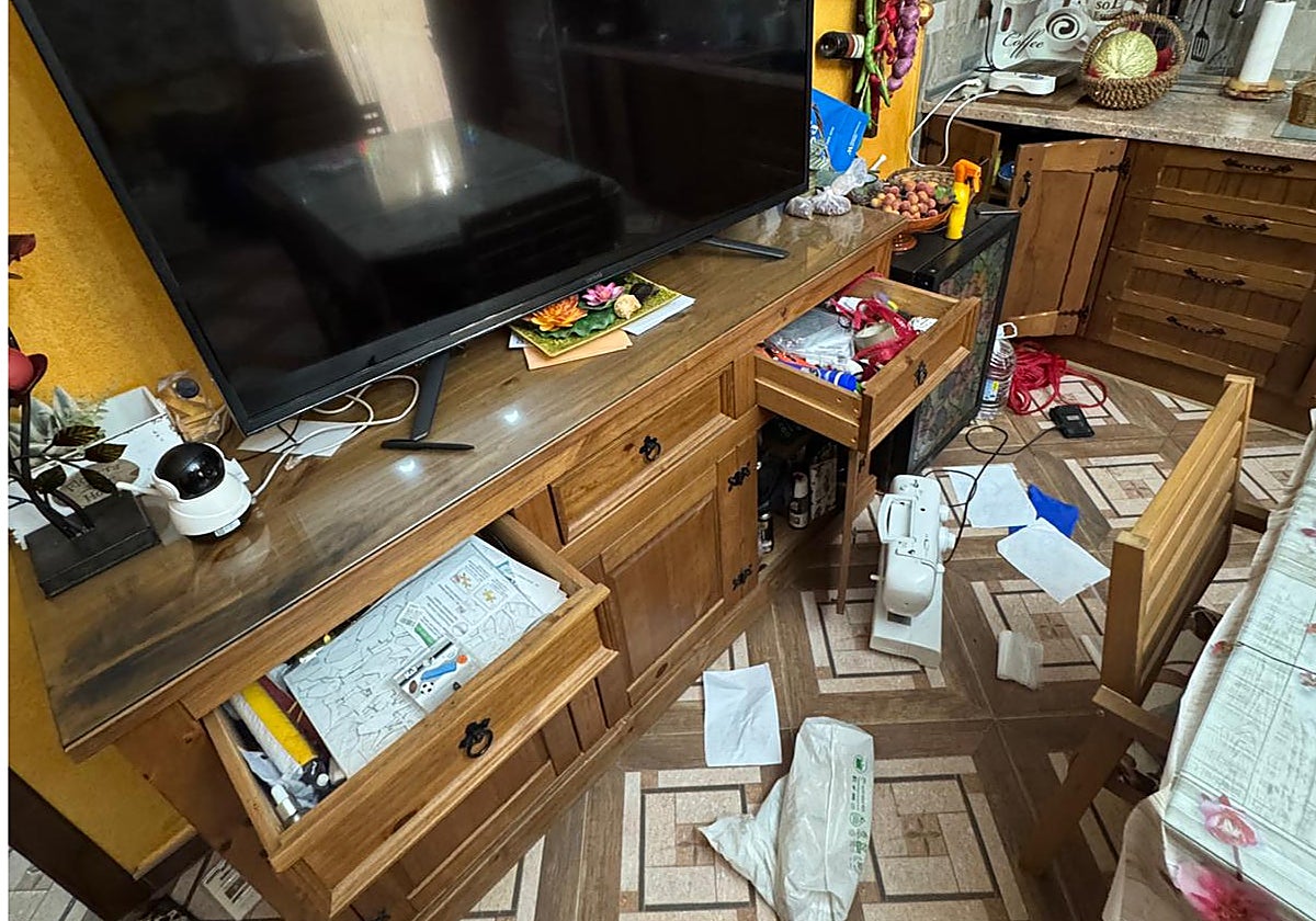 Todo revuelto en una de las viviendas asaltadas en Trigueros.