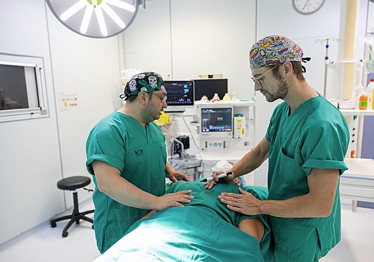 Preparación de una cirugía mamaria en HM Hospitales.