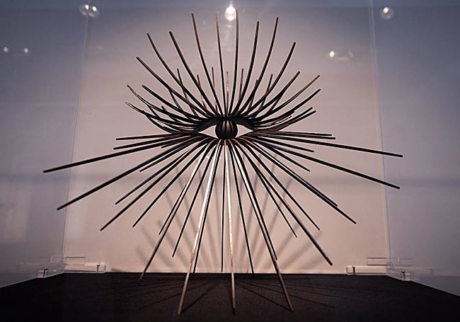 Imposible escapar a la mirada de 'De una aparición radiante'.