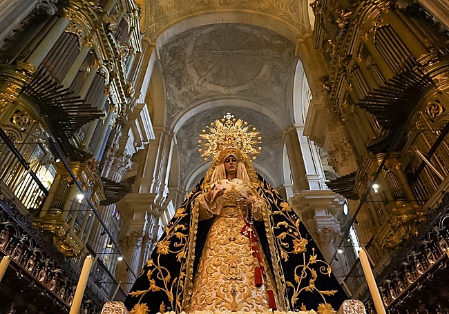 Histórica imagen de la Dolorosa del Gran Perdón en el interior de la Catedral.