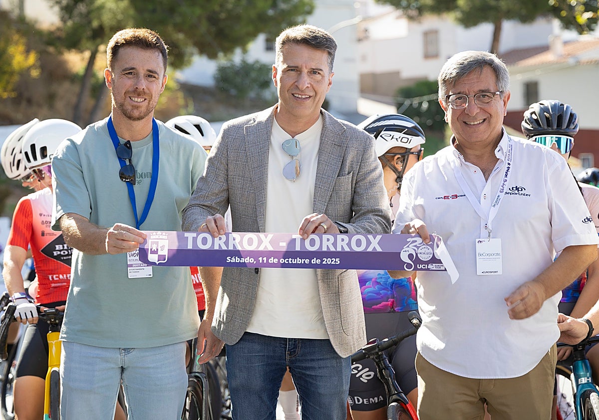 Imagen principal - Tres imágenes de la prueba deportiva femenina disputada este sábado en Torrox.