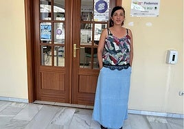 La vieportavoz de Con Málaga, Toni Morillas, delante de su grupo municipal, en la segunda planta de la Casona del Parque.