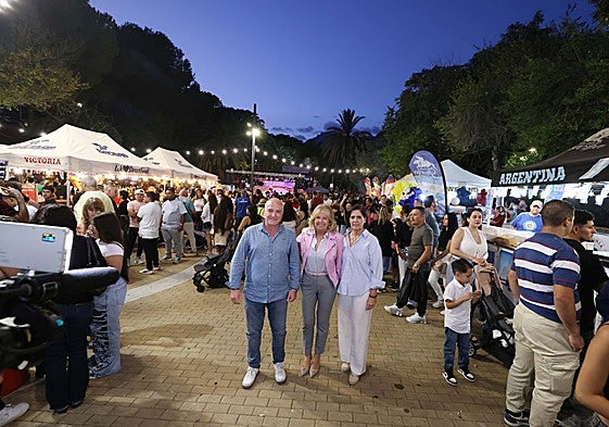 La alcaldesa, Ángeles Muñoz, ha visitado el Festival, que se celebra en el Parque de La Represa.