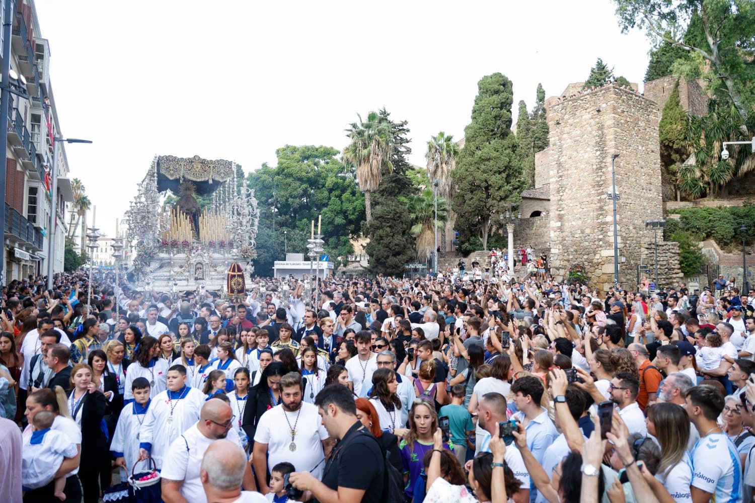 La procesión extraordinaria de la Virgen del Gran Perdón por el centenario de la Hermandad del Prendimiento, en imágenes