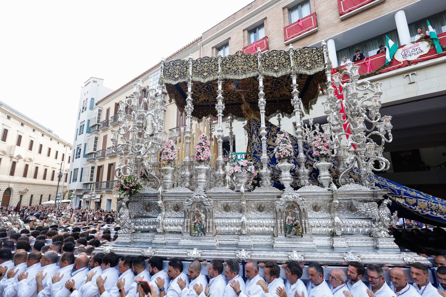 La procesión extraordinaria de la Virgen del Gran Perdón por el centenario de la Hermandad del Prendimiento, en imágenes